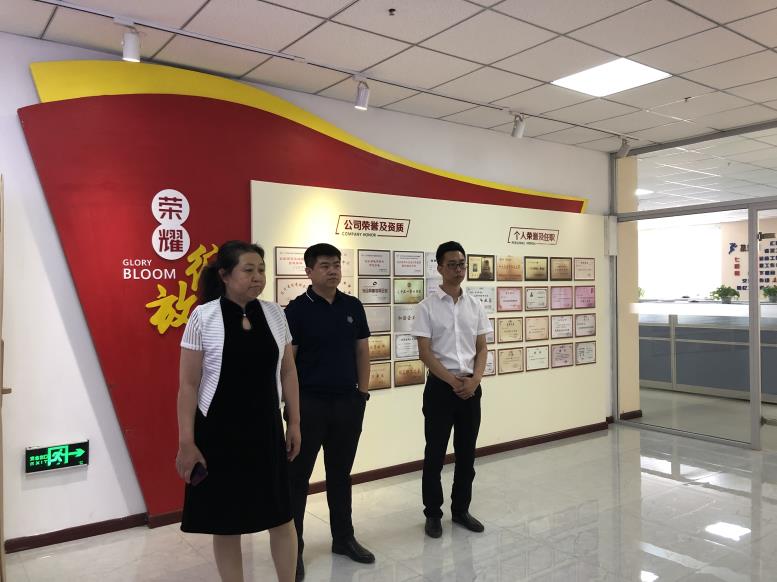抚顺市龙晟集团大数据公司董事长罗英男一行莅临利来集团官网集团考察财路大数据项目